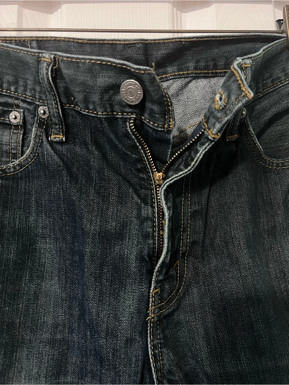 Levi’s 508 32x34 blue distressed men’s zip button